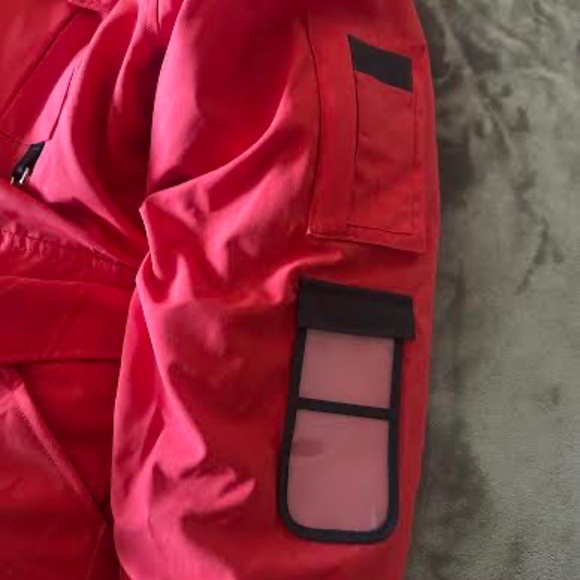 Canada Goose Expedition Parka – Men’s XL – Red – Coyote Fur – NWT Condition - Picture 5 of 7